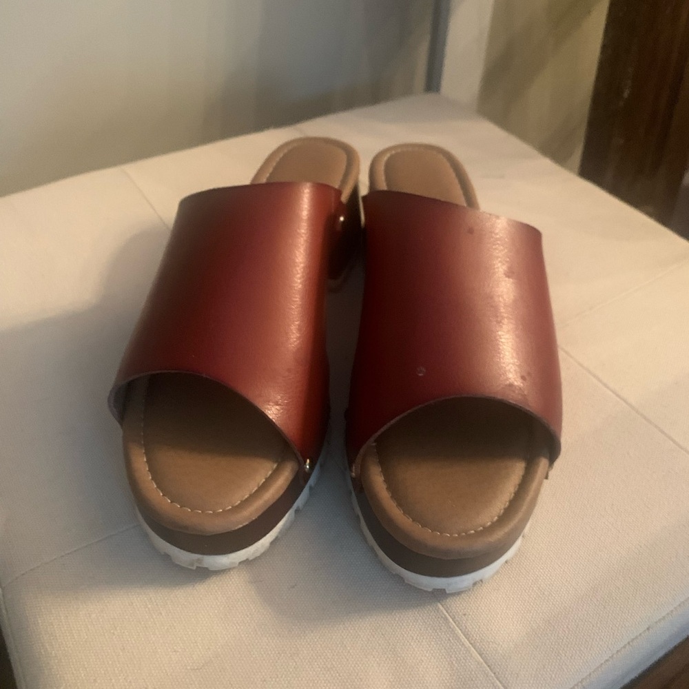 Slide cute with anything casual!